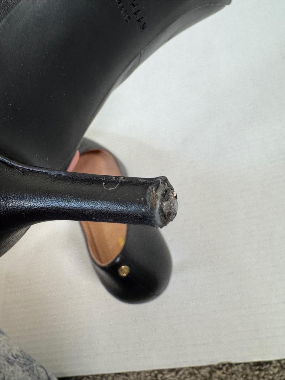 Cole Haan Black Leather Kitten Heels Pumps Womens 9 Career Classic Damaged - Picture 2 of 10
